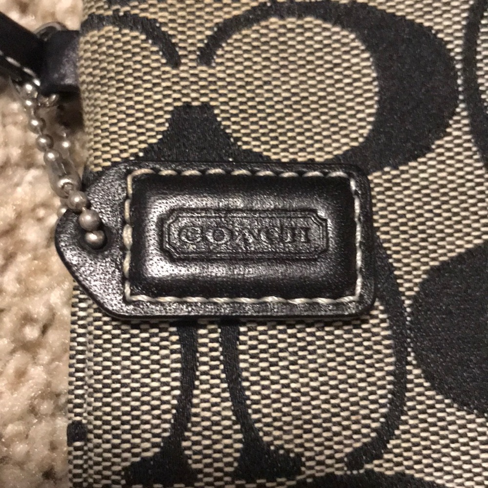 Coach wristlet - Picture 4 of 4